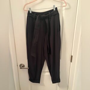 NWT Athleta Cardiff Pant Womens Size 6 Black Belted  Travel Trouser 3/4 Capri